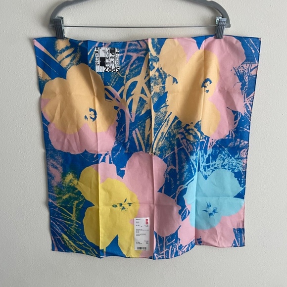 Andy Warhol flowers bandana Uniqlo Sprz - Picture 7 of 8